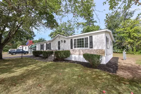 4 Briarwood Dr, Merrimack, NH 03054