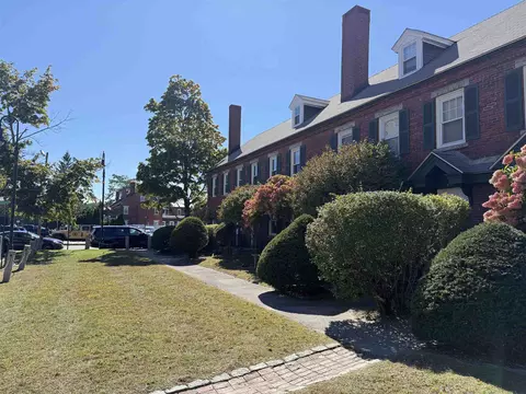 67 Middle St #2B, Manchester, NH 03101