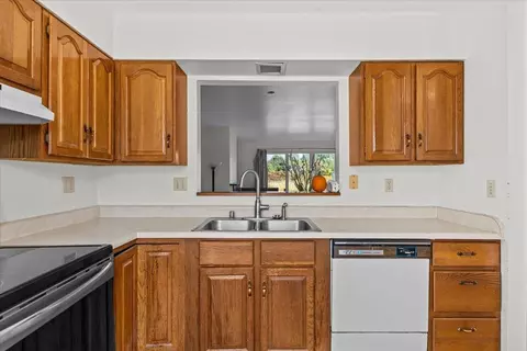 Kitchen - 353 Northview Ct, Williston, VT 05495 photo 1 of 5
