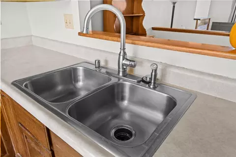 Kitchen - 353 Northview Ct, Williston, VT 05495 photo 4 of 5