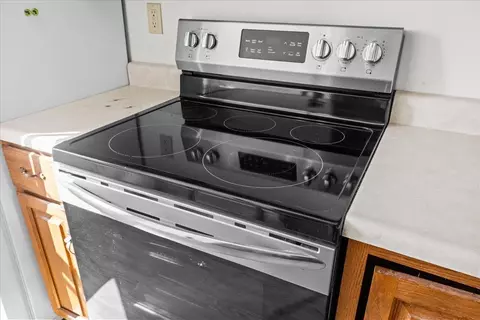 Kitchen - 353 Northview Ct, Williston, VT 05495 photo 5 of 5