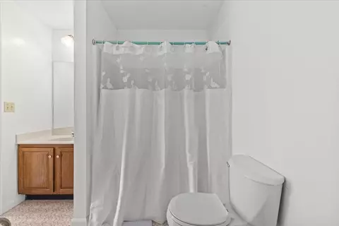 Bath - 353 Northview Ct, Williston, VT 05495 photo 3 of 4