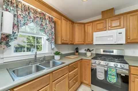 Kitchen - 63 Sagewood Cir, Hooksett, NH 03106 photo 2 of 2
