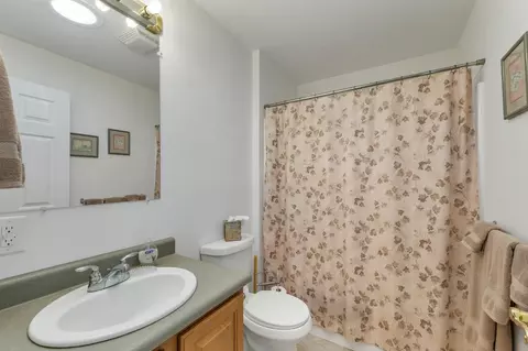 Bath - 63 Sagewood Cir, Hooksett, NH 03106 photo 2 of 2