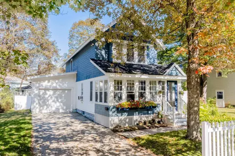 15 Woodland St, Claremont, NH 03743