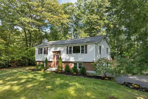 9 Epping Woods Rd, Epping, NH 03042