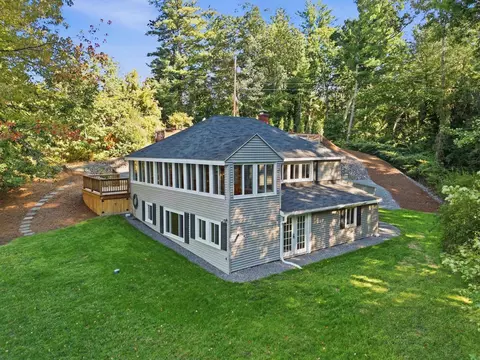 99 Sebbins Pond Dr, Bedford, NH 03110