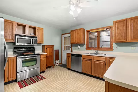 Kitchen - 19 Purington Ln #B, Hampton, NH 03842 photo 2 of 3