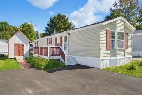 42 Columbia Dr, Newmarket, NH 03857
