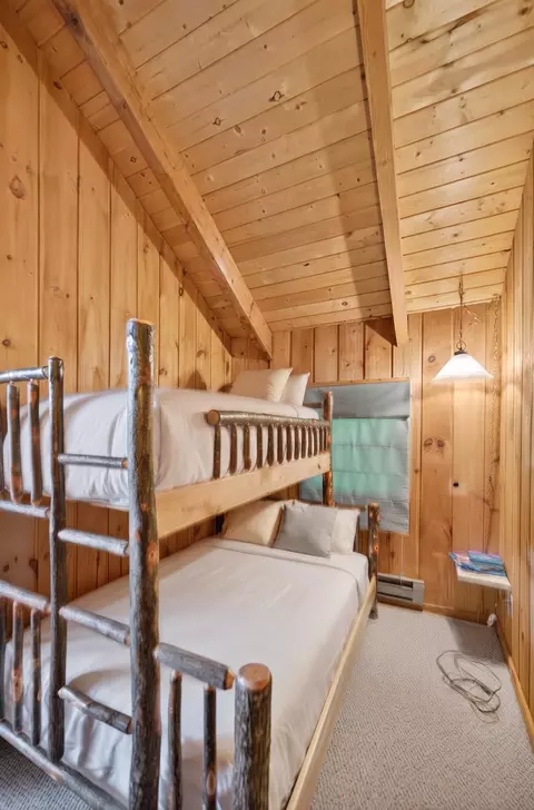 Bedroom - 43 Upper Highlands Loop, Dover, VT 05356 photo 3 of 4
