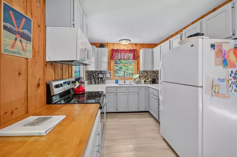 Kitchen - 43 Upper Highlands Loop, Dover, VT 05356 photo 1 of 1