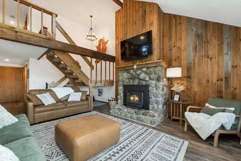Living - 4 Mountainview Rd #4L, Bartlett, NH 03812 photo 3 of 4