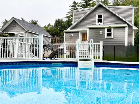 158 E Main St, Hampstead, NH 03826