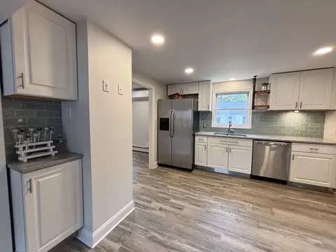 158 E Main St, Hampstead, NH 03826