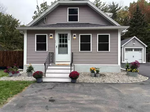 158 E Main St, Hampstead, NH 03826