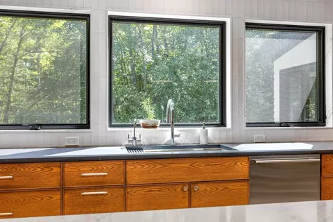 Kitchen - 53 Spring Rd, Rye, NH 03870 photo 6 of 8