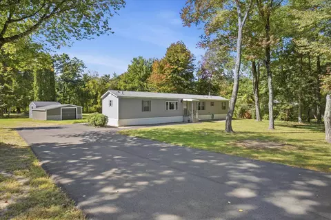 15 Mobile Coach Ln, Mont Vernon, NH 03057