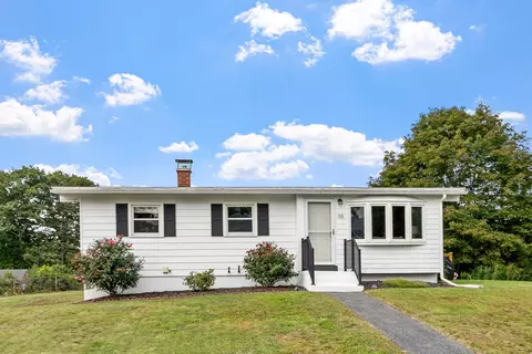 33 Meadow Ln, Greenland, NH 03840