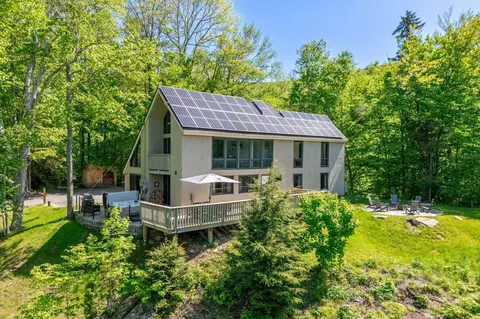 15 Nearing Rd, Winhall, VT 05340