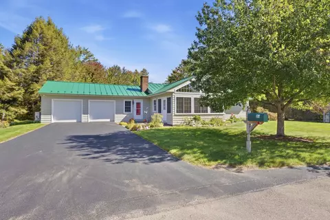 31 Sawyer Ln, New London, NH 03257