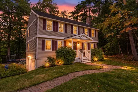 26 Holts Point Rd, Hampstead, NH 03841
