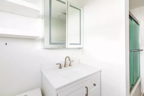 Bath - 18 Whitten St #B, Hampton, NH 03842 photo 1 of 2