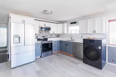 Kitchen - 18 Whitten St #B, Hampton, NH 03842 photo 2 of 3