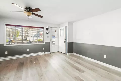 Living - 18 Whitten St #B, Hampton, NH 03842 photo 2 of 3