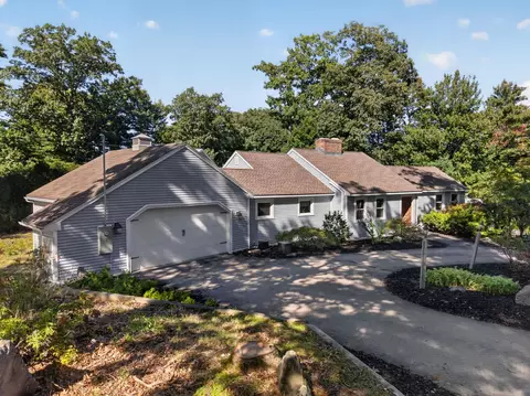 27 W Adelaide Ave, Nashua, NH 03064