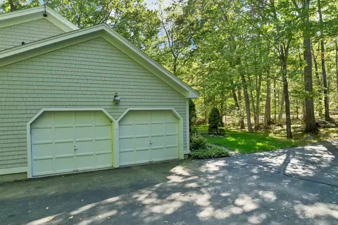 Exterior - 21 Pointe Sewall Rd, Wolfeboro, NH 03894 photo 10 of 11