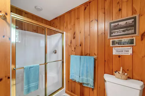 Bath - 21 Pointe Sewall Rd, Wolfeboro, NH 03894 photo 5 of 6