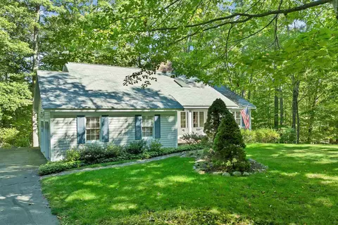 Exterior - 21 Pointe Sewall Rd, Wolfeboro, NH 03894 photo 4 of 11