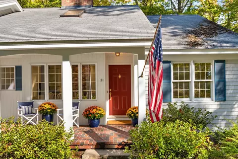 Exterior - 21 Pointe Sewall Rd, Wolfeboro, NH 03894 photo 2 of 11