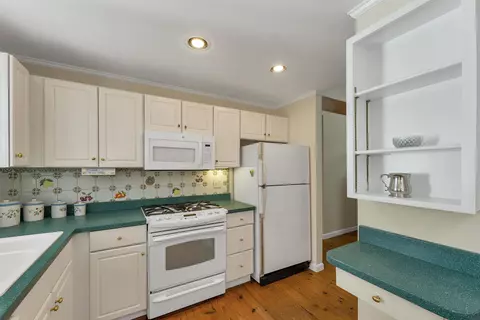 Kitchen - 21 Pointe Sewall Rd, Wolfeboro, NH 03894 photo 3 of 5