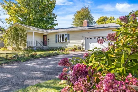 50 Lakewood Pkwy, Burlington, VT 05408