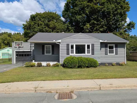 411 Concord Ave, Saint Johnsbury, VT 05819