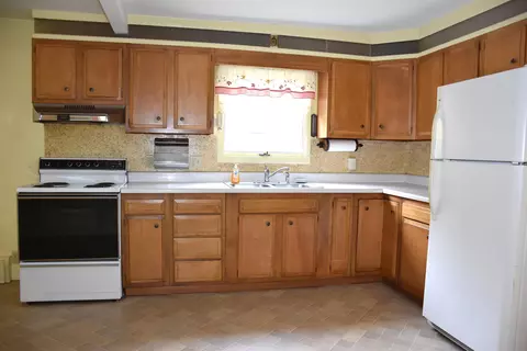 Kitchen - 177 Websterville Rd, Barre, VT 05641 photo 2 of 2