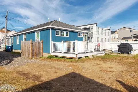 Exterior - 15 Perkins Ave, Hampton, NH 03842 photo 2 of 4