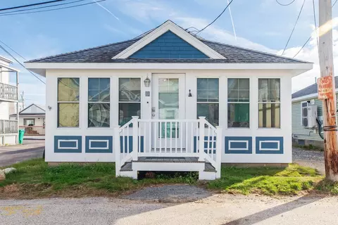 15 Perkins Ave, Hampton, NH 03842