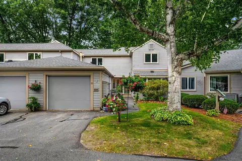 35 Walden Pond Dr, Nashua, NH 03064