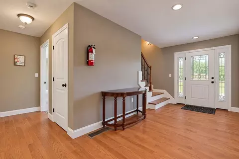 Entry Way - 95 Hooksett Rd, Auburn, NH 03032 photo 1 of 4