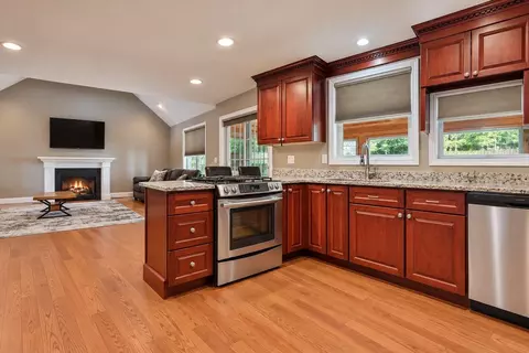 Kitchen - 95 Hooksett Rd, Auburn, NH 03032 photo 2 of 5