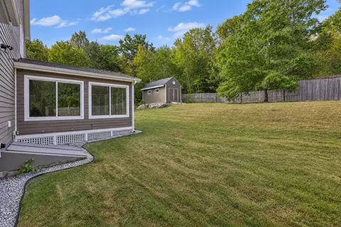 Exterior - 95 Hooksett Rd, Auburn, NH 03032 photo 5 of 8