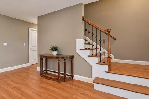 Entry Way - 95 Hooksett Rd, Auburn, NH 03032 photo 2 of 4