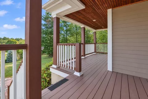 Exterior - 95 Hooksett Rd, Auburn, NH 03032 photo 6 of 8