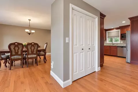 Entry Way - 95 Hooksett Rd, Auburn, NH 03032 photo 3 of 4