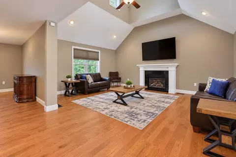 Living - 95 Hooksett Rd, Auburn, NH 03032 photo 2 of 4