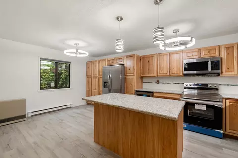 77 Bayberry Ln, South Burlington, VT 05403