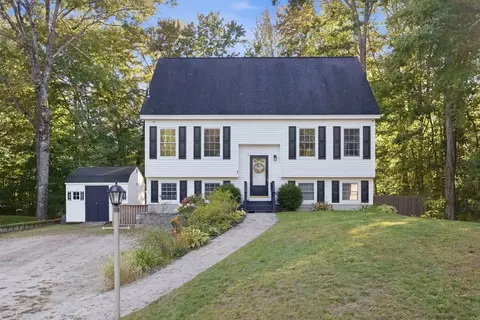 7 Sherwood Forest Dr, Canterbury, NH 03224