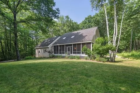 255 Governor Wentworth Hwy, Moultonborough, NH 03254